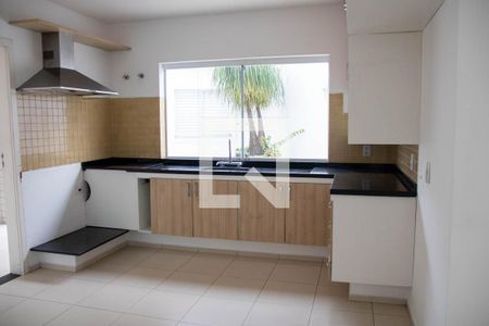 Casa para alugar com 400m², 4 quartos e 5 vagasCozinha