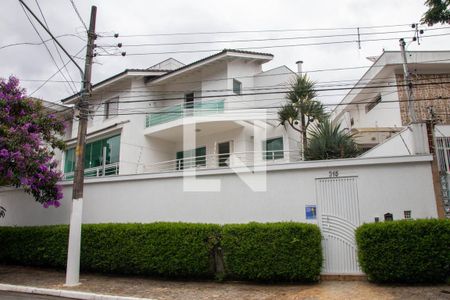 Casa para alugar com 400m², 4 quartos e 5 vagasFachada