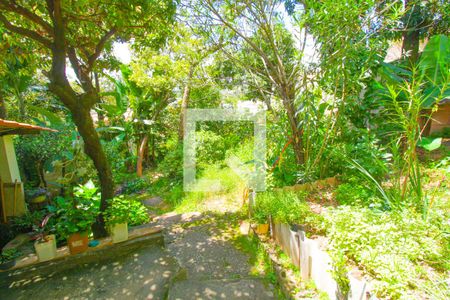 Casa à venda com 219m², 3 quartos e 6 vagasQuintal