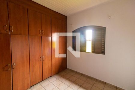 Casa à venda com 200m², 3 quartos e 6 vagas Casa à venda com 200m², 3 quartos e 6 vagasQuarto 3