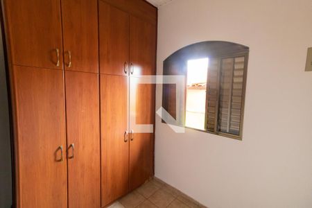 Casa à venda com 200m², 3 quartos e 6 vagas Casa à venda com 200m², 3 quartos e 6 vagasQuarto