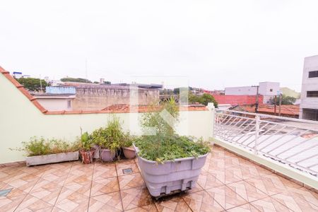 Casa à venda com 200m², 3 quartos e 6 vagas Casa à venda com 200m², 3 quartos e 6 vagasQuintal