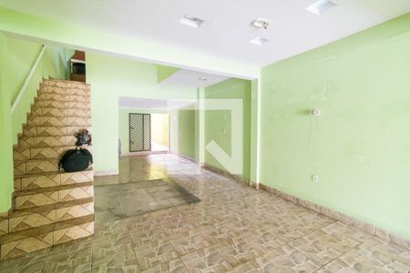 Casa à venda com 200m², 3 quartos e 6 vagas Casa à venda com 200m², 3 quartos e 6 vagasEntrada