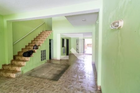 Casa à venda com 200m², 3 quartos e 6 vagas Casa à venda com 200m², 3 quartos e 6 vagasEntrada