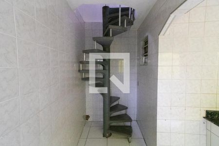 Escadas de casa à venda com 3 quartos, 200m² em Cidade Antônio Estevão de Carvalho, São Paulo