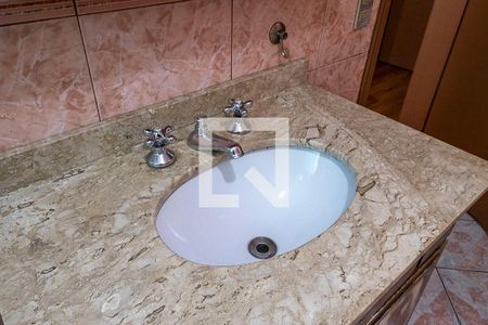 Casa à venda com 440m², 4 quartos e 4 vagas Casa à venda com 440m², 4 quartos e 4 vagasSuíte 2 - Banheiro