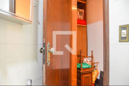 Casa à venda com 500m², 4 quartos e 6 vagasBanheiro da Suíte 2