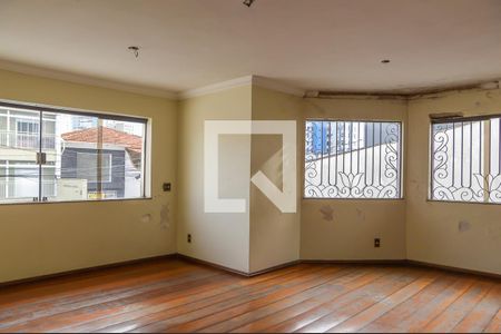 Casa à venda com 500m², 4 quartos e 6 vagasSala