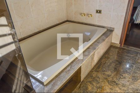 Casa à venda com 500m², 4 quartos e 6 vagasBanheiro da Suíte 3