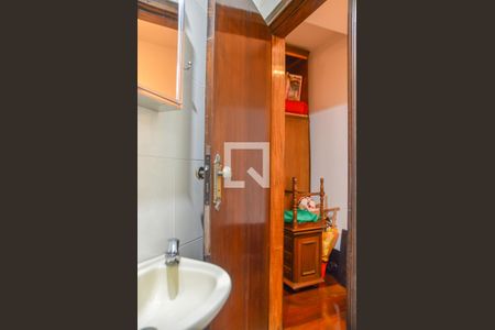 Casa à venda com 500m², 4 quartos e 6 vagasBanheiro da Suíte 2