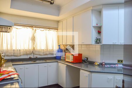 Casa à venda com 500m², 4 quartos e 6 vagasCozinha