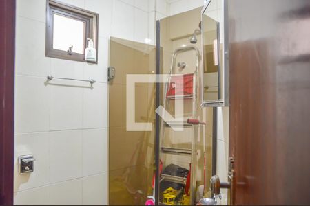 Casa à venda com 500m², 4 quartos e 6 vagasBanheiro da Suíte 2