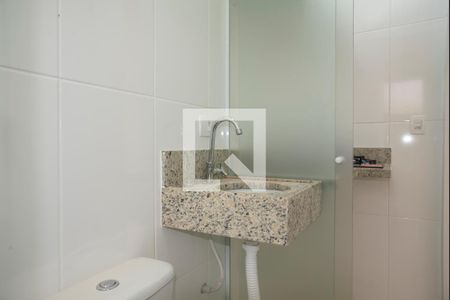 Banheiro de kitnet/studio para alugar com 1 quarto, 15m² em Mirandópolis, São Paulo