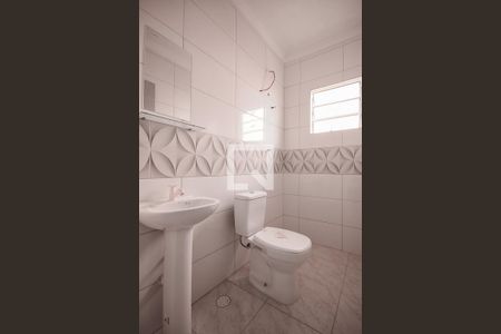 Banheiro de casa para alugar com 1 quarto, 40m² em Jardim Kuabara, Taboão da Serra