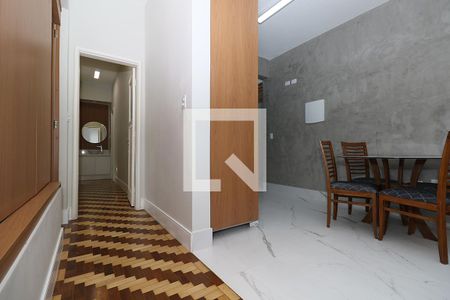 Apartamento para alugar com 100m², 3 quartos e sem vagaCorredor Quartos e Cozinha