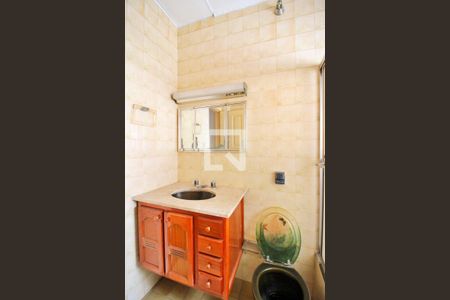 Casa à venda com 200m², 2 quartos e 2 vagasBanheiro 1