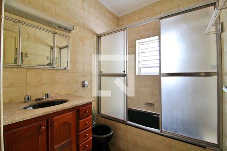 Casa à venda com 200m², 2 quartos e 2 vagasBanheiro 1