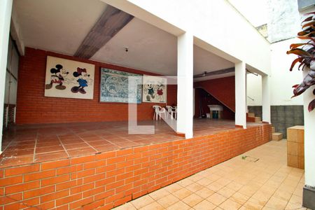 Casa à venda com 200m², 2 quartos e 2 vagasÁrea de Serviço / Quintal / Garagem