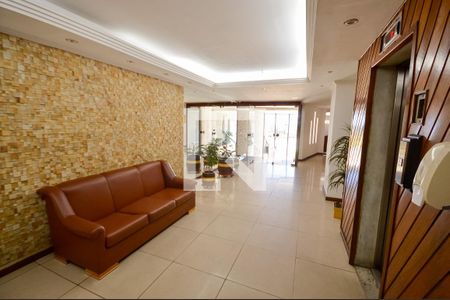 Apartamento à venda com 80m², 2 quartos e 1 vaga Apartamento à venda com 80m², 2 quartos e 1 vagaHall