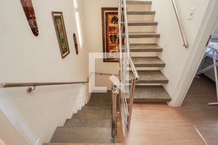 Casa para alugar com 500m², 6 quartos e 1 vagaEscada