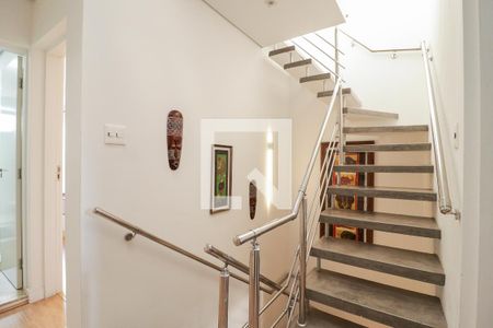 Casa para alugar com 500m², 6 quartos e 1 vagaEscada