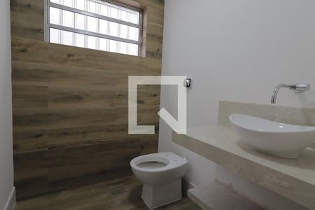 Casa para alugar com 230m², 3 quartos e 2 vagasBanheiro