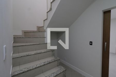 Casa para alugar com 230m², 3 quartos e 2 vagasEscada