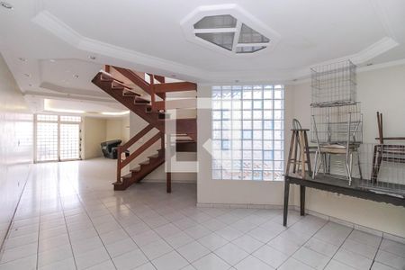 Sala de casa para alugar com 3 quartos, 500m² em Jardim Cotiana, São Paulo