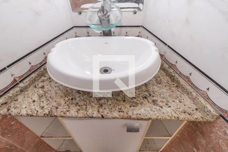 Casa para alugar com 500m², 3 quartos e 8 vagasBanheiro 5