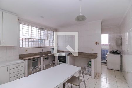 Casa para alugar com 500m², 3 quartos e 8 vagasCozinha