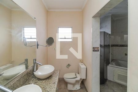 Casa para alugar com 500m², 3 quartos e 8 vagasBanheiro da Suíte 1