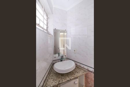 Casa para alugar com 500m², 3 quartos e 8 vagasBanheiro 5