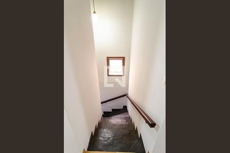 Casa à venda com 167m², 3 quartos e 2 vagasEscadas