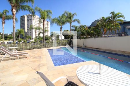 Apartamento à venda com 100m², 4 quartos e 2 vagasÁrea comum - Piscina