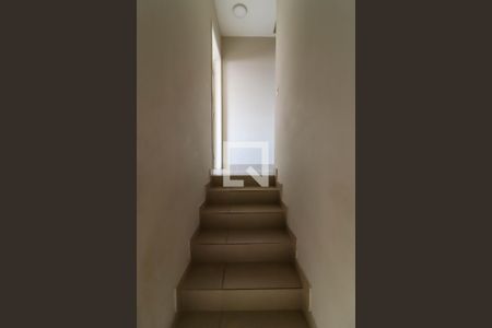 Escada de casa para alugar com 2 quartos, 120m² em Cidade Intercap, Taboão da Serra