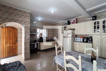 Casa à venda com 250m², 3 quartos e 6 vagasCozinha 