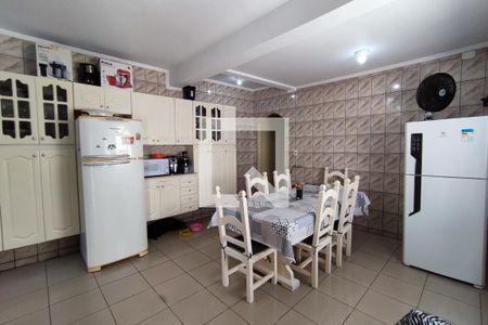 Casa à venda com 250m², 3 quartos e 6 vagasCozinha 