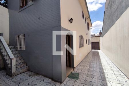 Casa à venda com 250m², 3 quartos e 6 vagasQuintal 