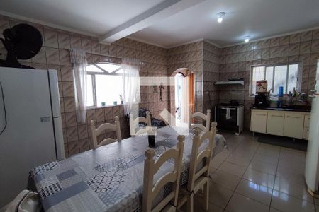 Casa à venda com 250m², 3 quartos e 6 vagasCozinha 