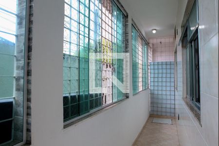 Casa à venda com 50m², 3 quartos e sem vaga Casa à venda com 50m², 3 quartos e sem vagaVaranda