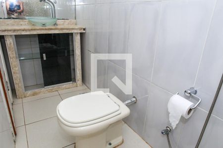 Casa à venda com 50m², 3 quartos e sem vaga Casa à venda com 50m², 3 quartos e sem vagaBanheiro