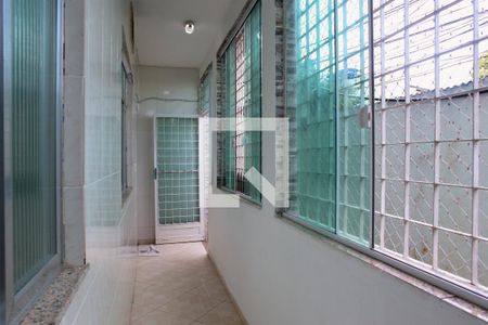Casa à venda com 50m², 3 quartos e sem vaga Casa à venda com 50m², 3 quartos e sem vagaVaranda