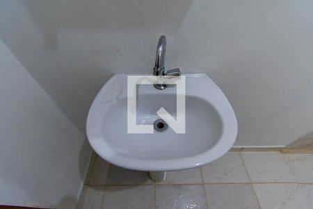 Banheiro de casa de condomínio para alugar com 2 quartos, 55m² em Jardim Sapopemba, São Paulo