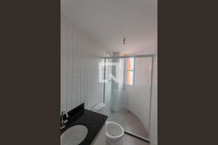 Banheiro de kitnet/studio para alugar com 1 quarto, 43m² em Vila São Pedro, Santo André