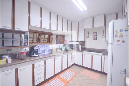 Casa à venda com 460m², 3 quartos e 4 vagas Casa à venda com 460m², 3 quartos e 4 vagasCozinha