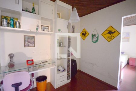 Casa à venda com 460m², 3 quartos e 4 vagas Casa à venda com 460m², 3 quartos e 4 vagasEscritório