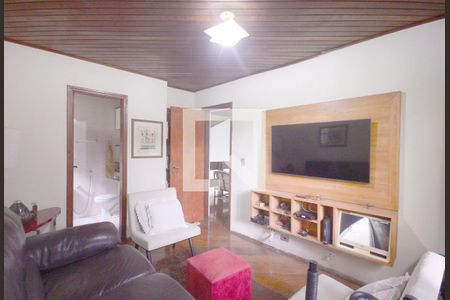 Casa à venda com 460m², 3 quartos e 4 vagas Casa à venda com 460m², 3 quartos e 4 vagasSala de TV