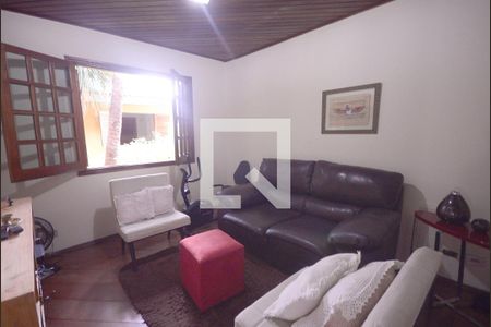 Casa à venda com 460m², 3 quartos e 4 vagas Casa à venda com 460m², 3 quartos e 4 vagasSala de TV