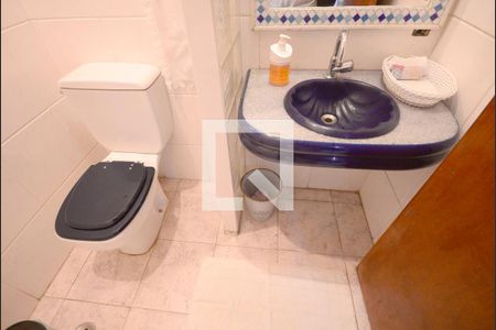 Casa à venda com 460m², 3 quartos e 4 vagas Casa à venda com 460m², 3 quartos e 4 vagasLavabo