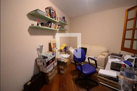 Casa à venda com 460m², 3 quartos e 4 vagas Casa à venda com 460m², 3 quartos e 4 vagasQuarto 5